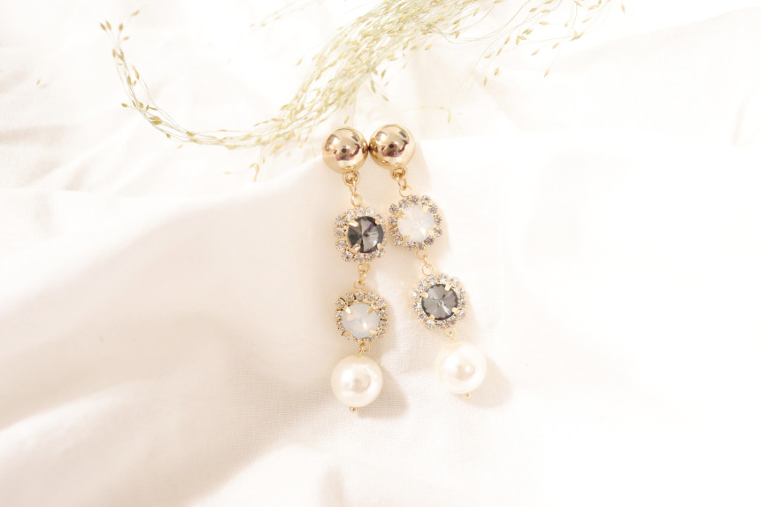 <b><p>Bello earring W-dressed Bold Luxuous acco</p></b><b><p>ベロ イヤリング ワンピースによく似合う ボールドた 高級感のあるアクセサリー ファッショナブルなス</p></b><br /><br /><p align='center'>