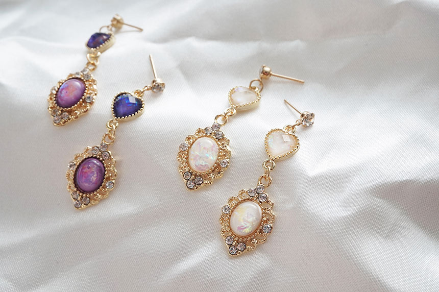 Elizabeth Violet Earrings Earrings Pantone Color P