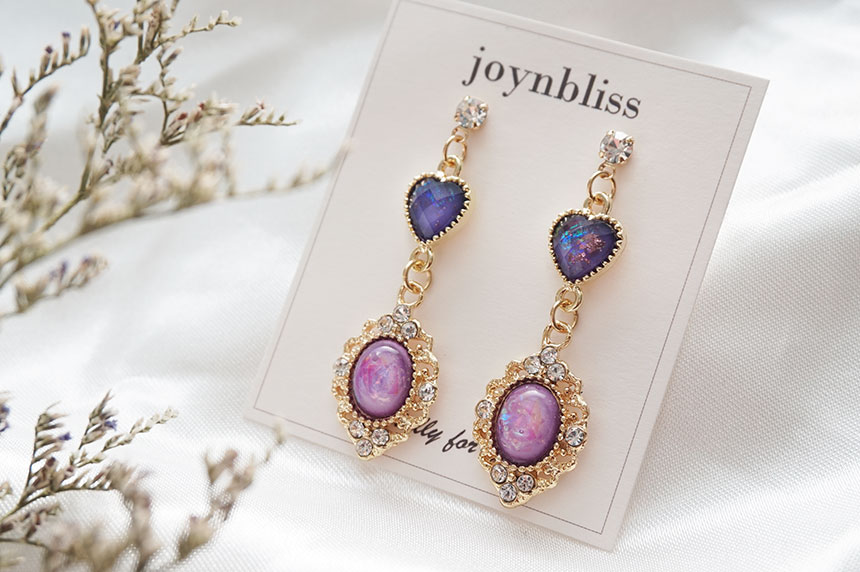 Elizabeth Violet Earrings Earrings Pantone Color P