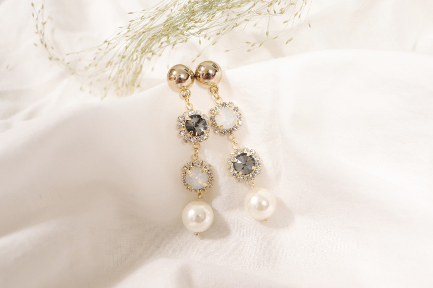 <b><p>Bello earring W-dressed Bold Luxuous acco</p></b><b><p>ベロ イヤリング ワンピースによく似合う ボールドた 高級感のあるアクセサリー ファッショナブルなス</p></b><br /><br /><p align='center'>