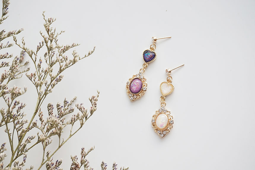 Elizabeth Violet Earrings Earrings Pantone Color P