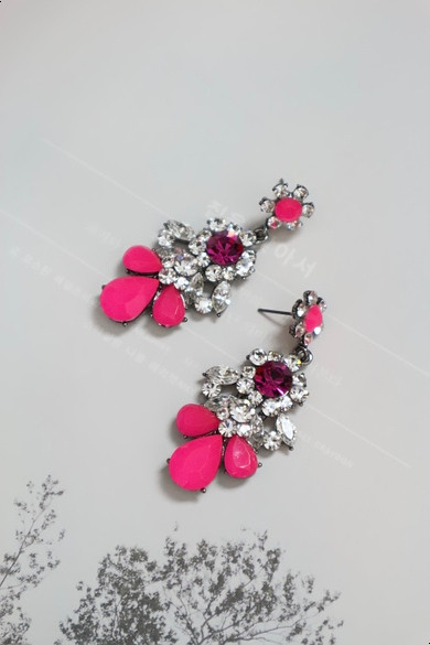 titaniumpost hot pink vintage bald earrings P0683 