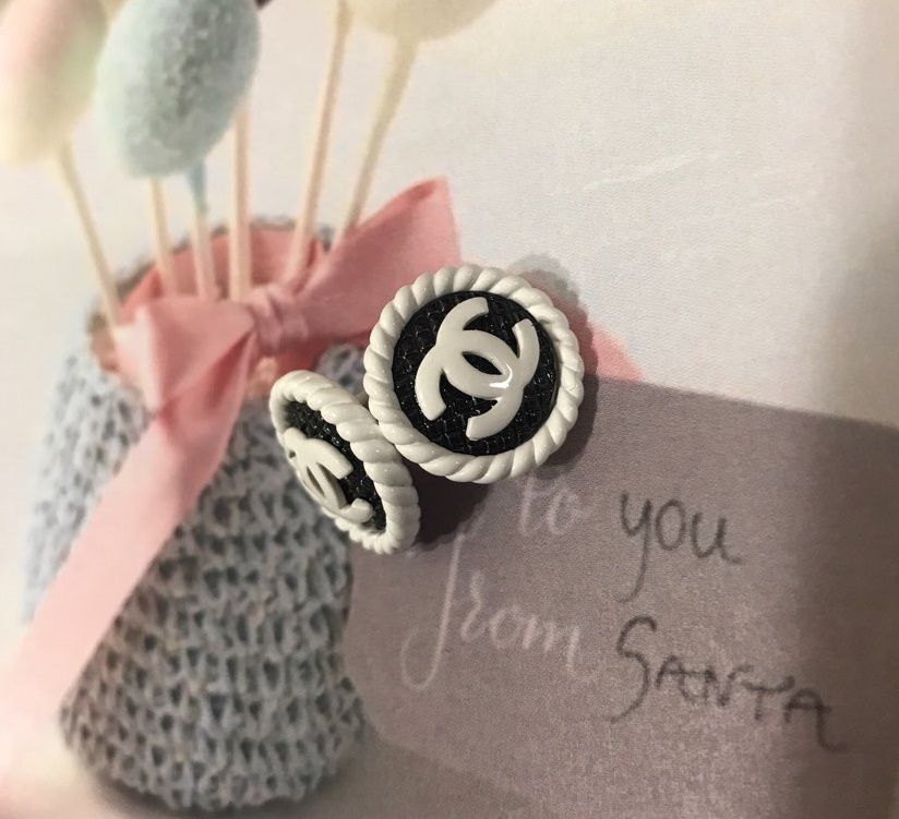 CC Round Earrings 6 species Beautiful Winter Logo 