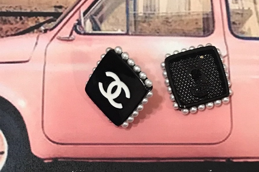 CC Round Earrings 6 species Beautiful Winter Logo 