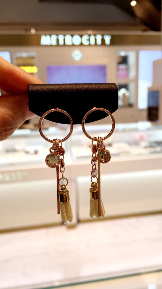 Eileen Stick Teddy Earrings AJBE2411