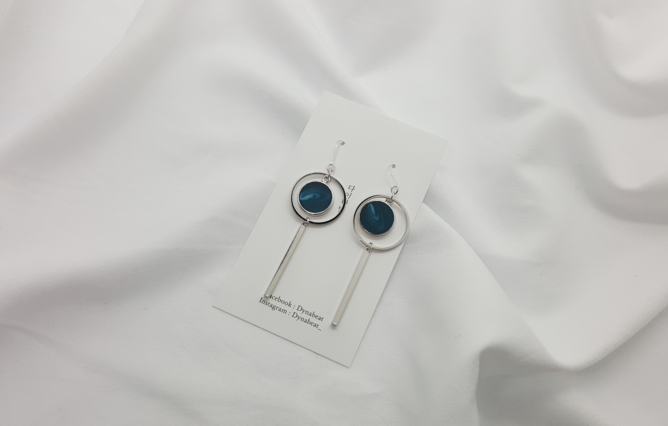 Dyna Light Neptune Drop Earrings Luxurious Silicon