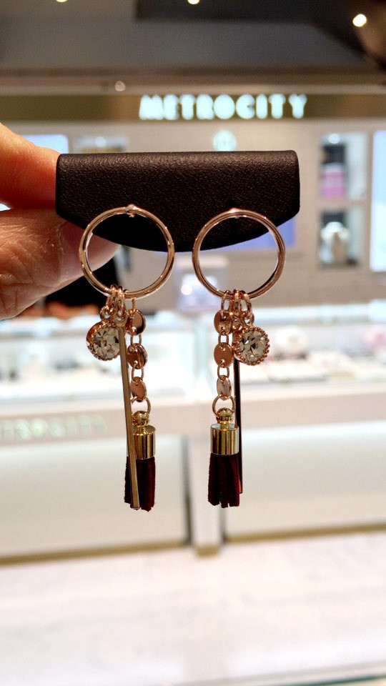 Eileen Stick Teddy Earrings AJBE2411