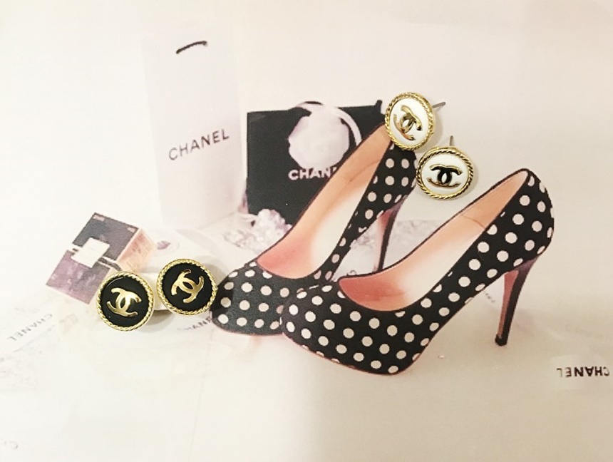 CC Round Earrings 6 species Beautiful Winter Logo 