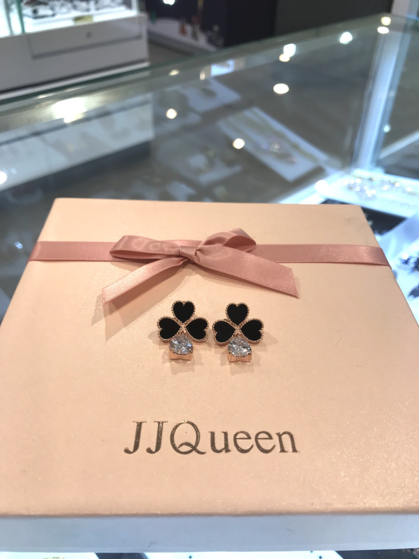 JJ.QUEEN Queen Rubbing Earrings EC0566