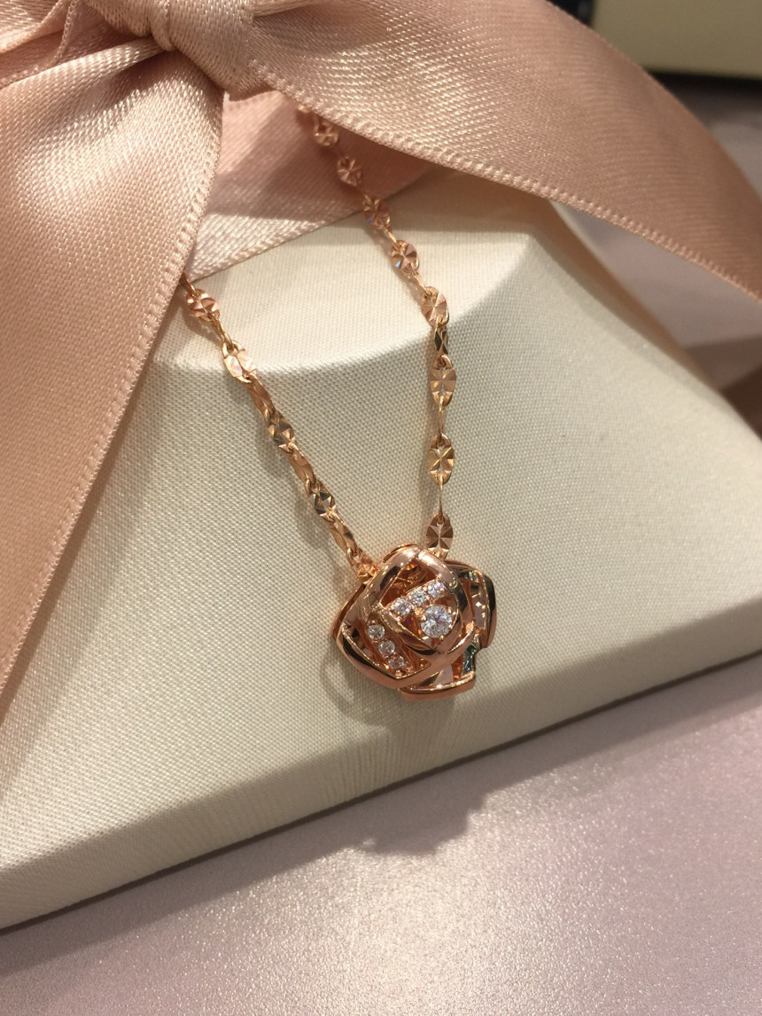 Lloyd Volume Rosette Necklace LPP15002 LNC13178 Ro