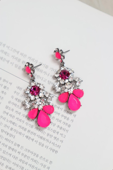 titaniumpost hot pink vintage bald earrings P0683 