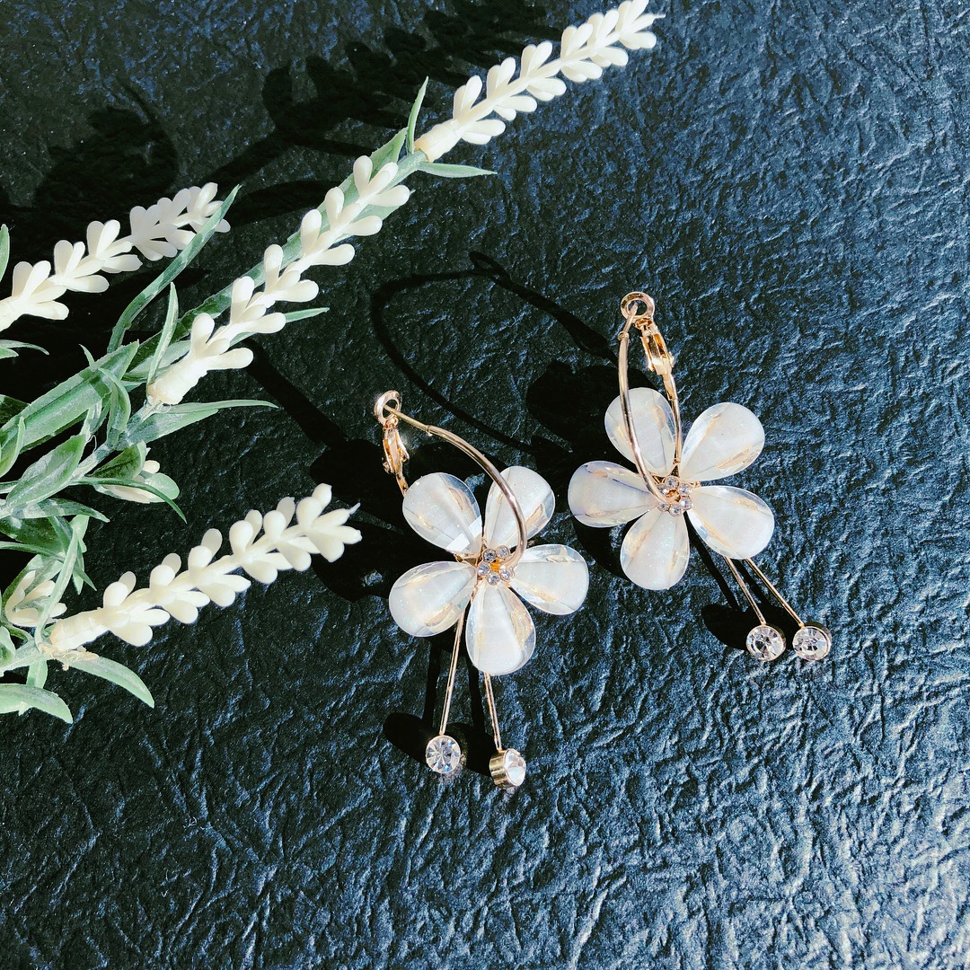 White Ling Flower Lingerie Stylish Lovely Cody Lin