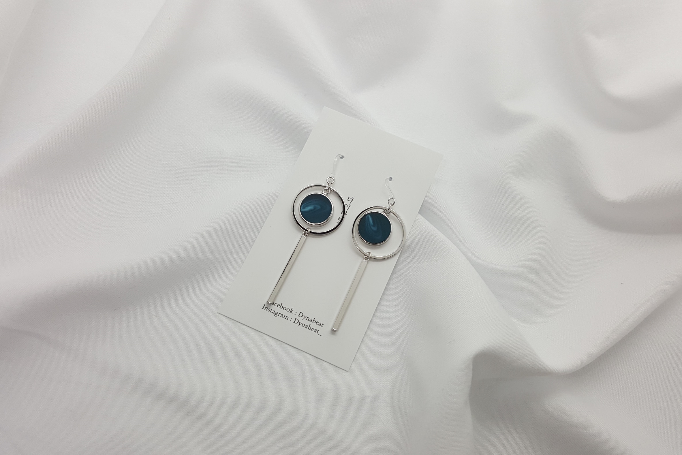 Dyna Light Neptune Drop Earrings Luxurious Silicon