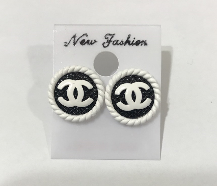 CC Round Earrings 6 species Beautiful Winter Logo 