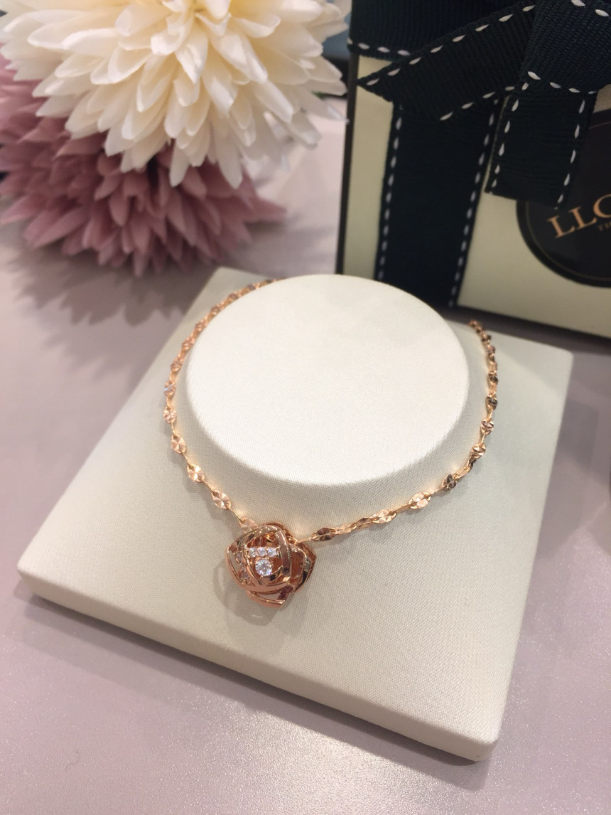Lloyd Volume Rosette Necklace LPP15002 LNC13178 Ro