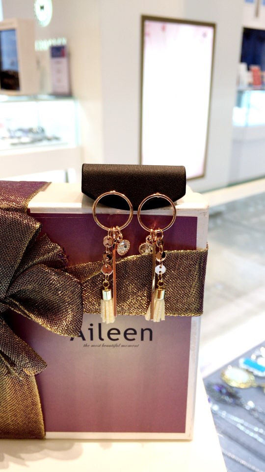 Eileen Stick Teddy Earrings AJBE2411