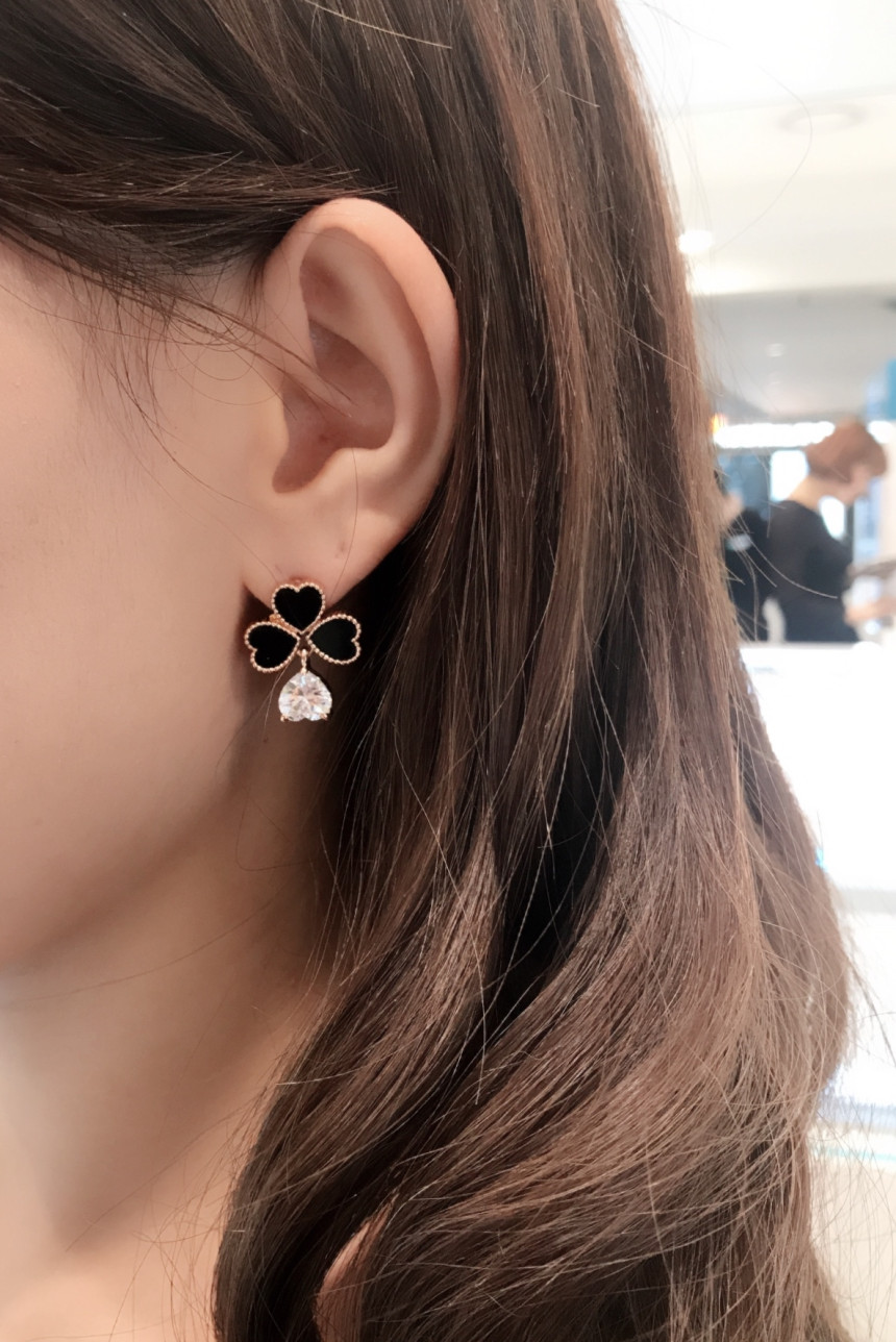 JJ.QUEEN Queen Rubbing Earrings EC0566