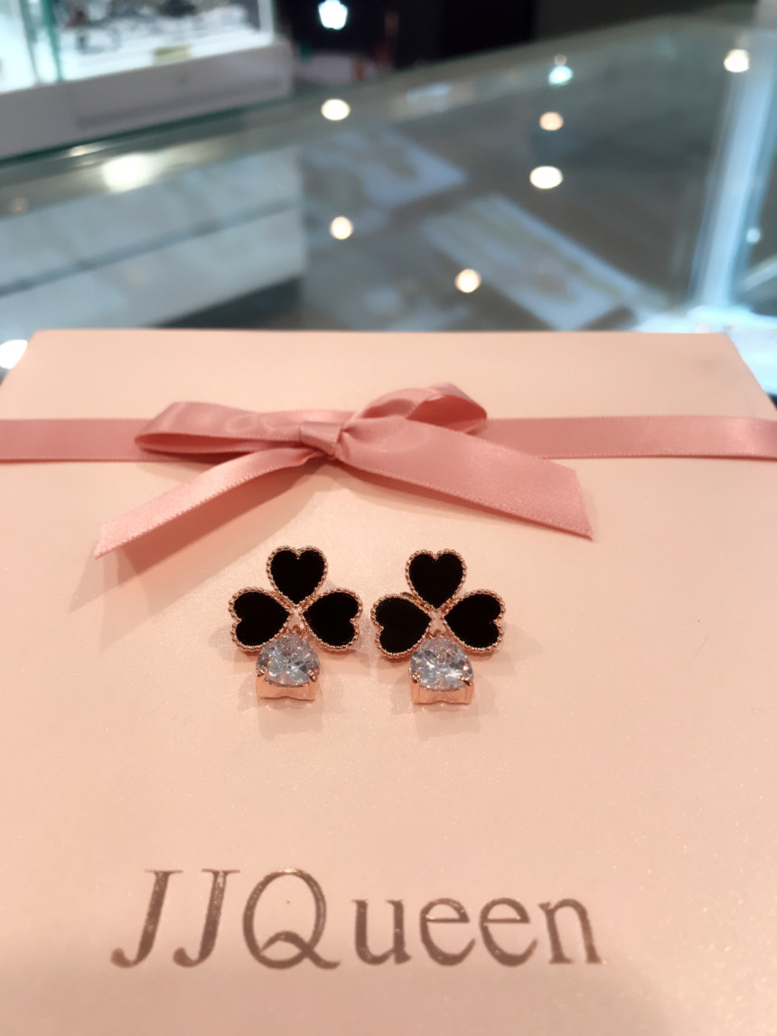 JJ.QUEEN Queen Rubbing Earrings EC0566