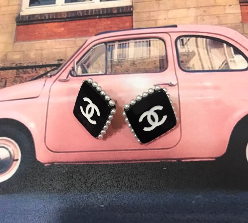 CC Round Earrings 6 species Beautiful Winter Logo 