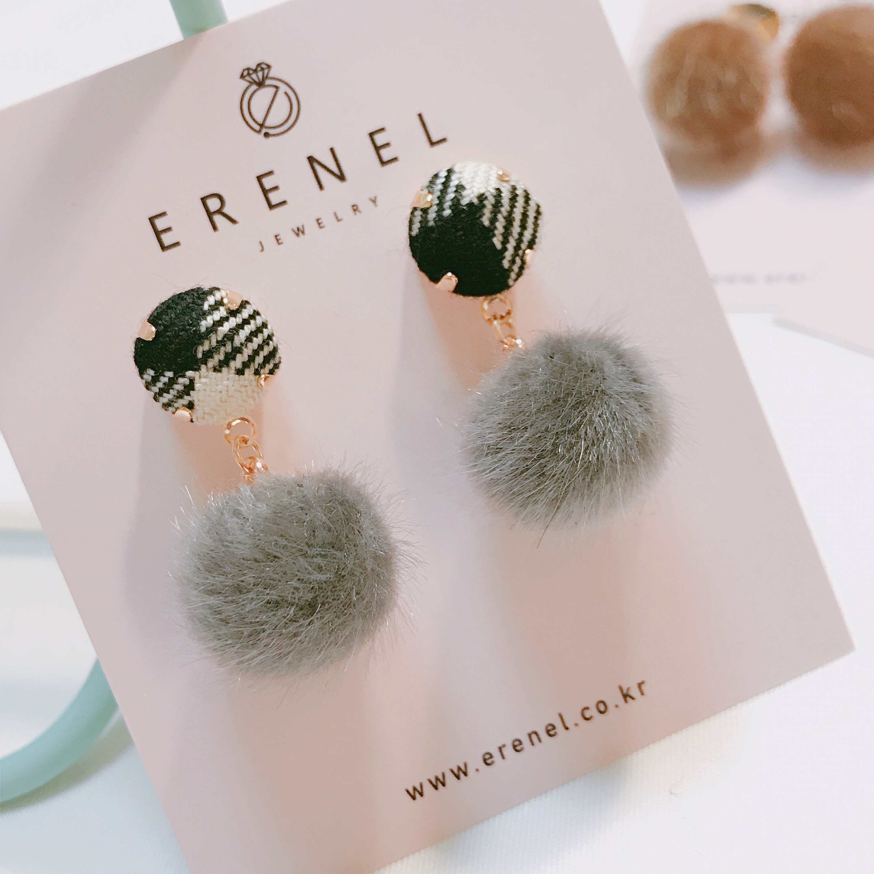 Check button foam form winter earrings 3color drop