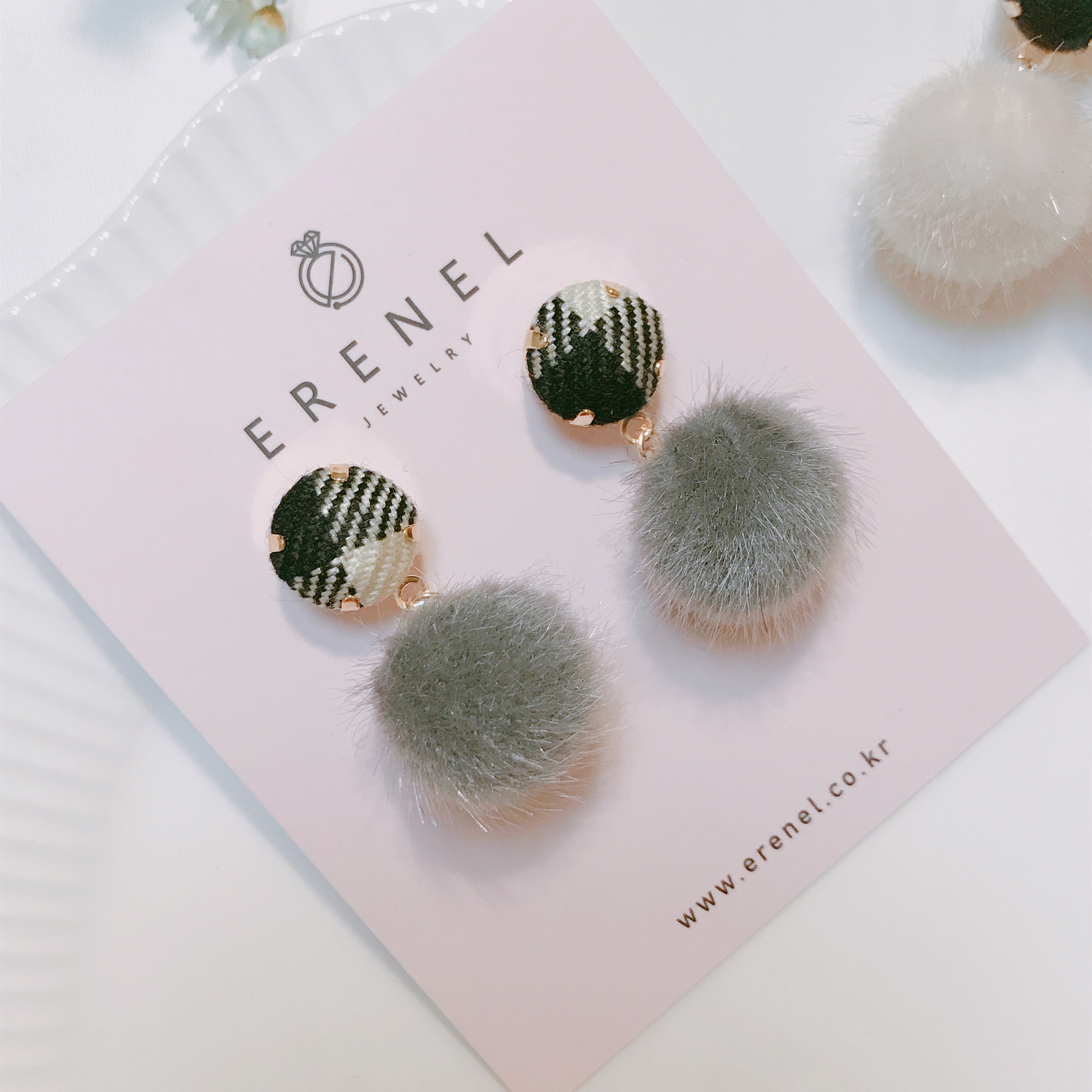 Check button foam form winter earrings 3color drop
