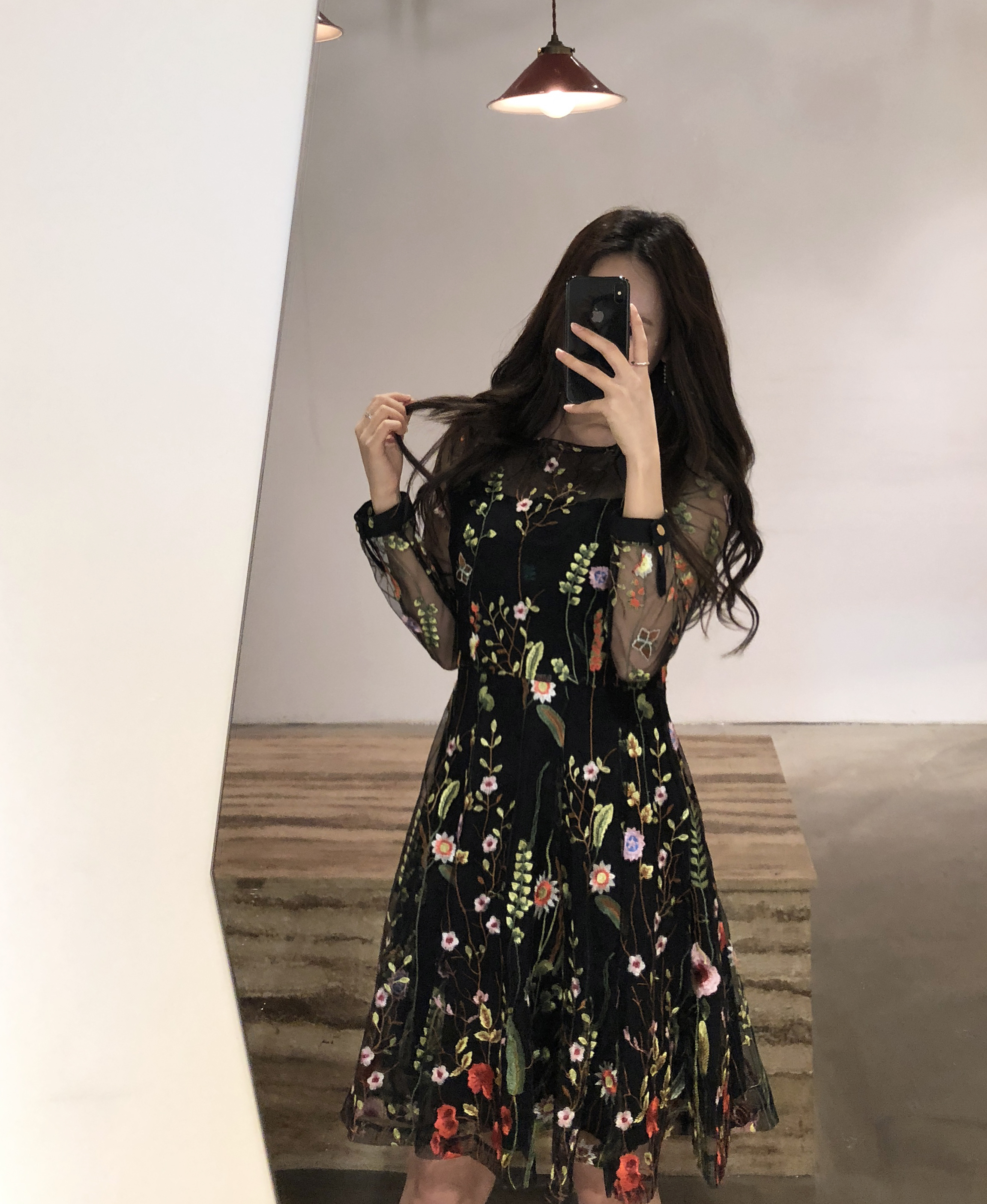 Yuju lace dress Dressed in a relaxed atmosphere Lo