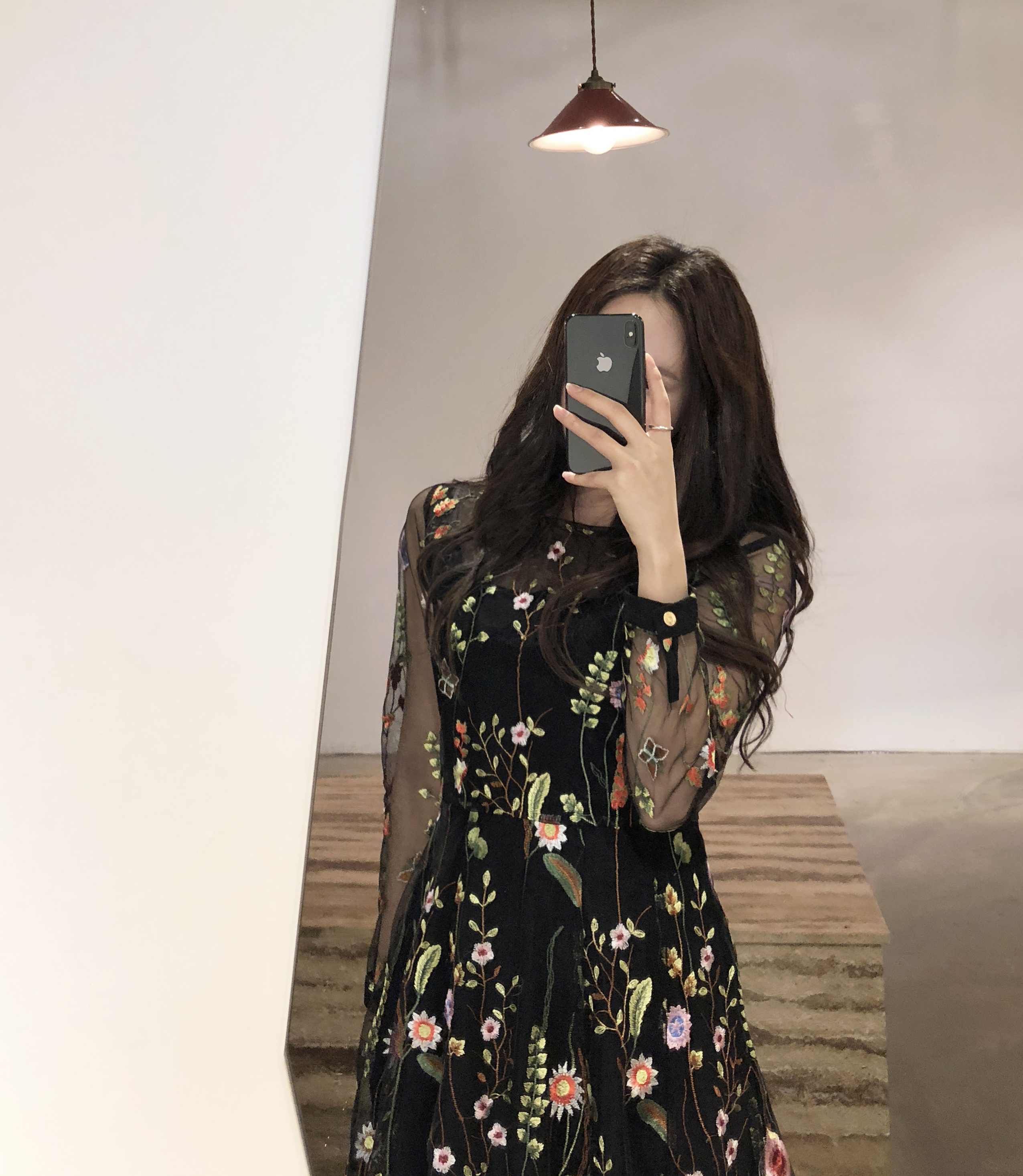 Yuju lace dress Dressed in a relaxed atmosphere Lo