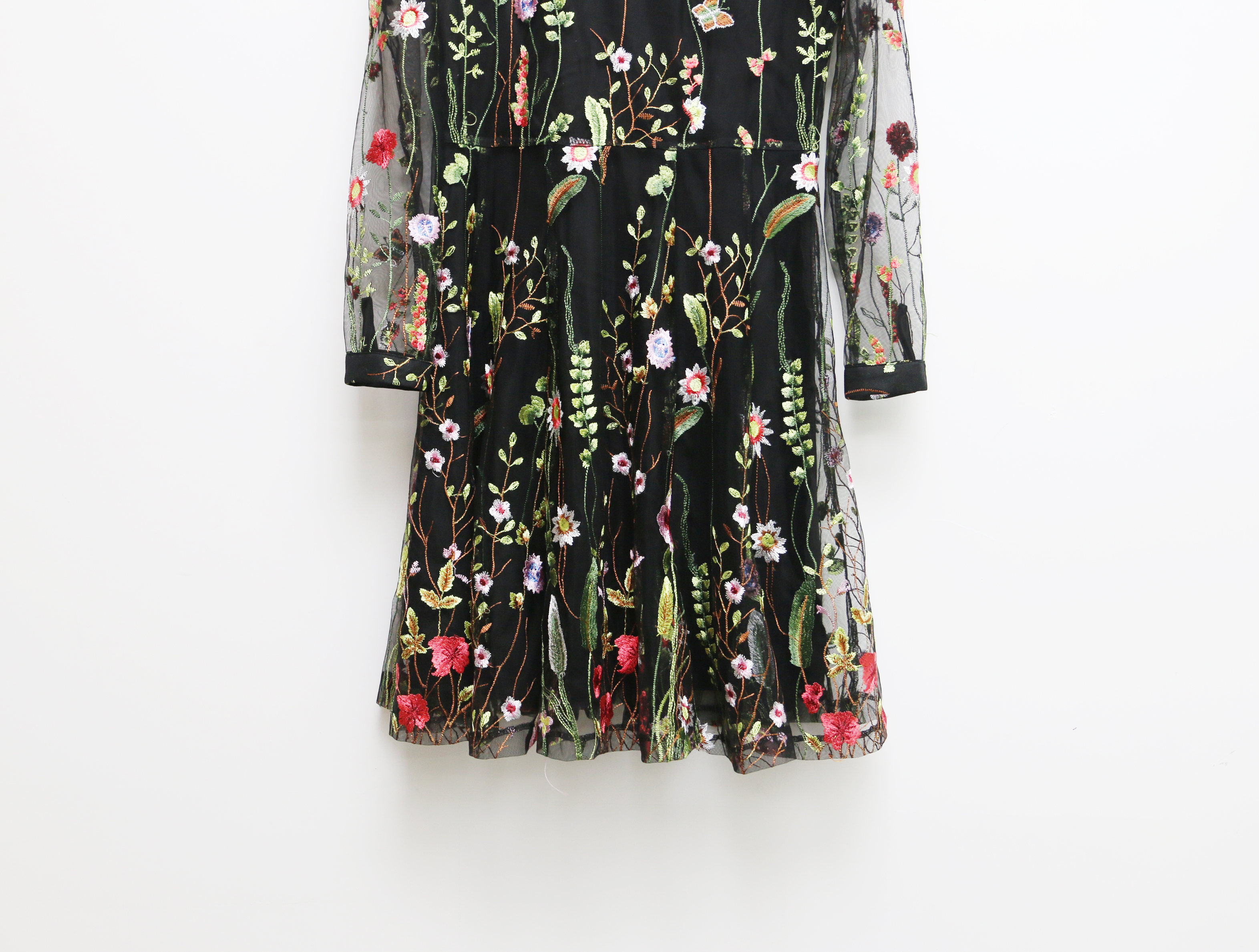 Yuju lace dress Dressed in a relaxed atmosphere Lo