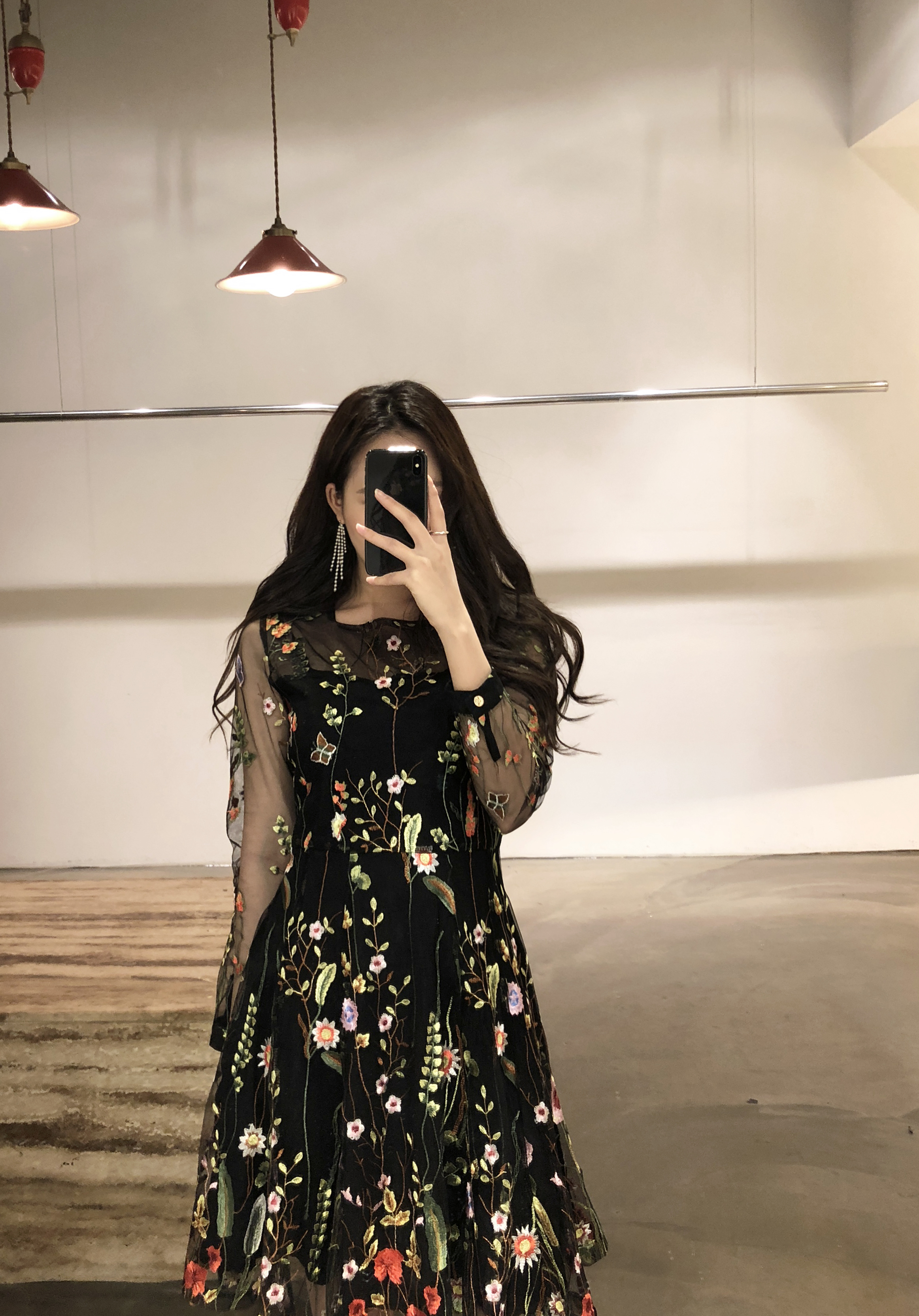 Yuju lace dress Dressed in a relaxed atmosphere Lo