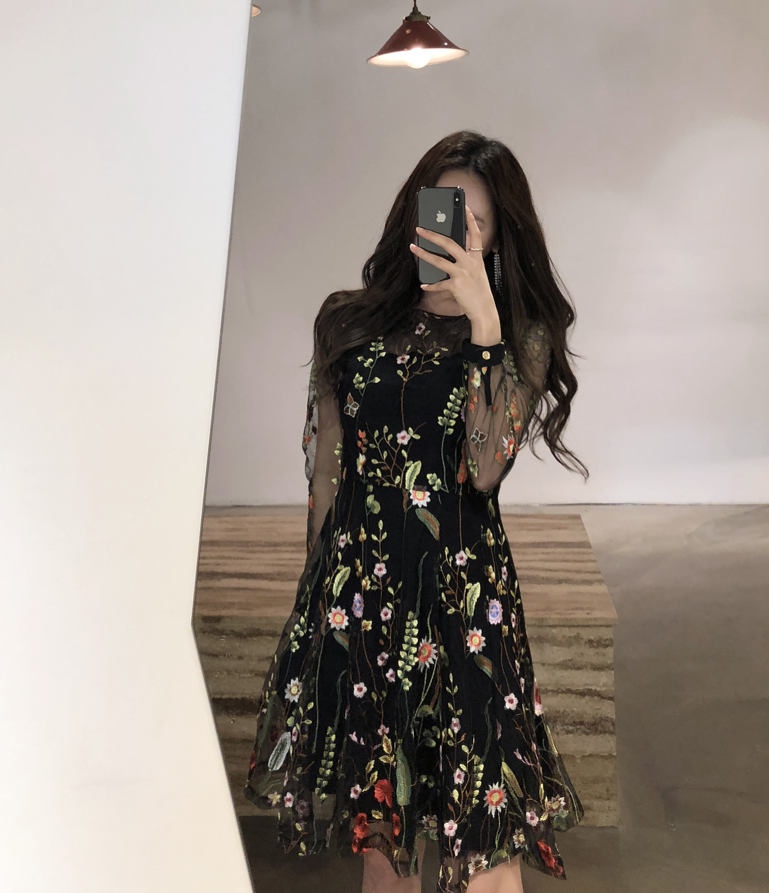 Yuju lace dress Dressed in a relaxed atmosphere Lo