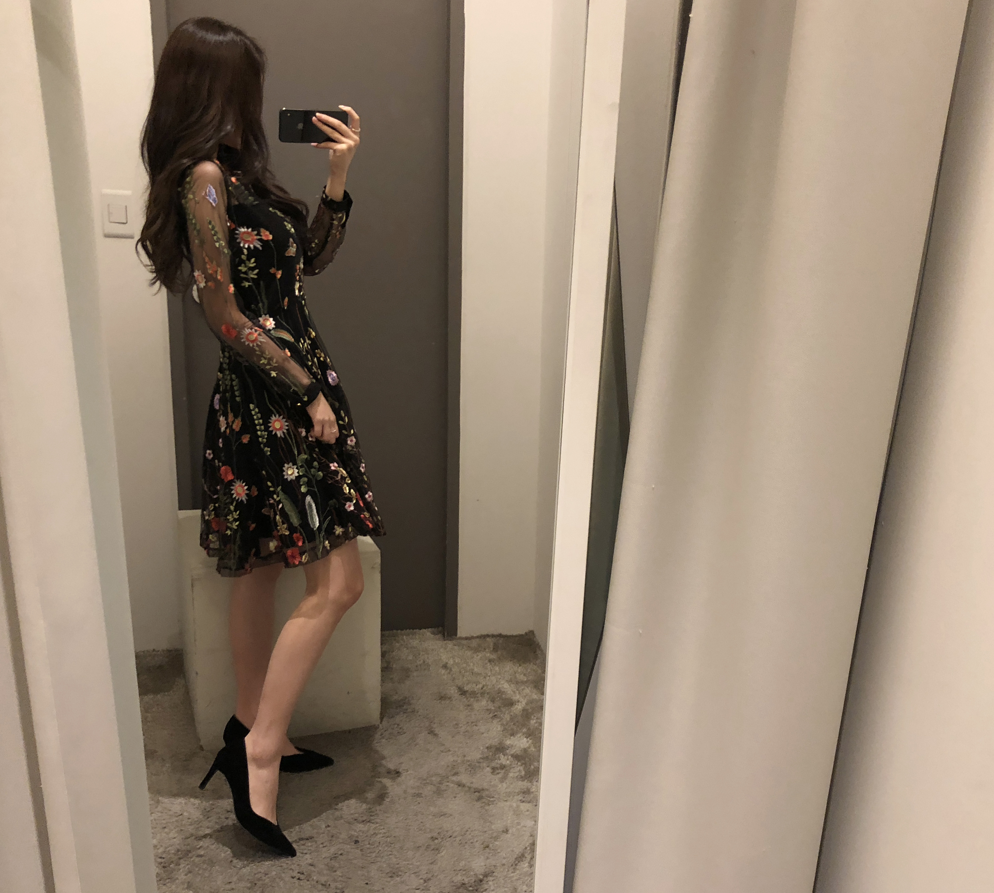 Yuju lace dress Dressed in a relaxed atmosphere Lo