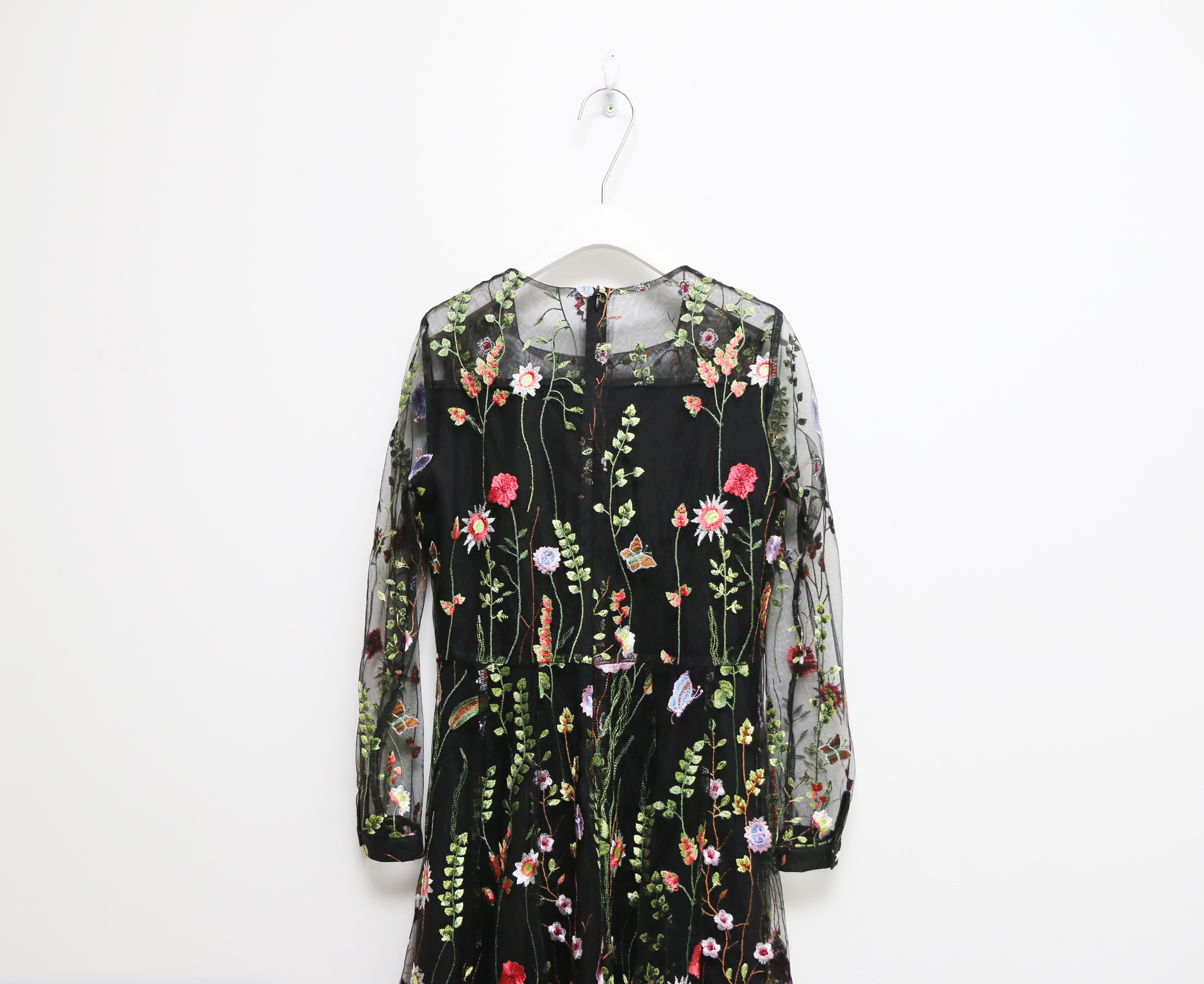 Yuju lace dress Dressed in a relaxed atmosphere Lo