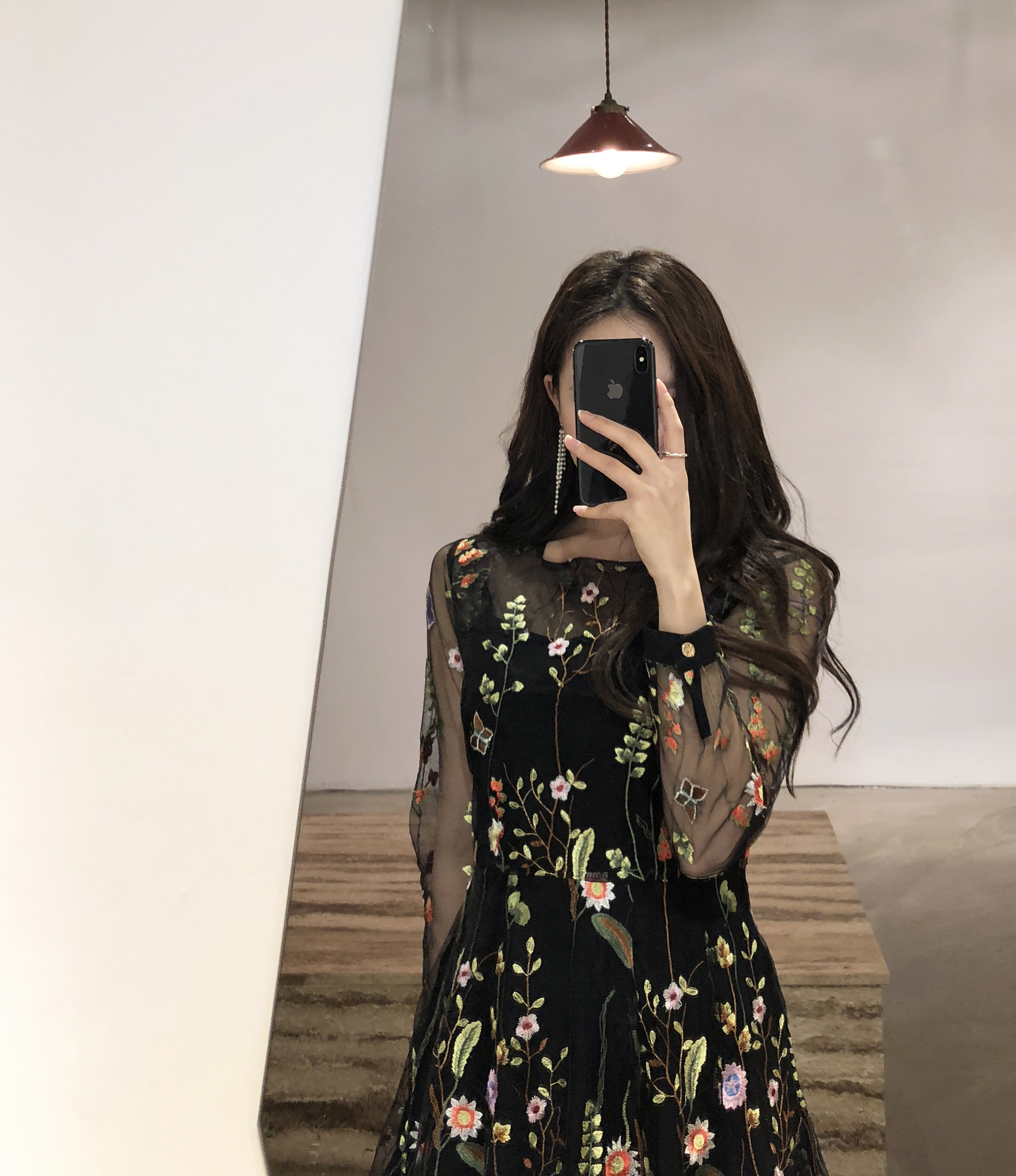 Yuju lace dress Dressed in a relaxed atmosphere Lo