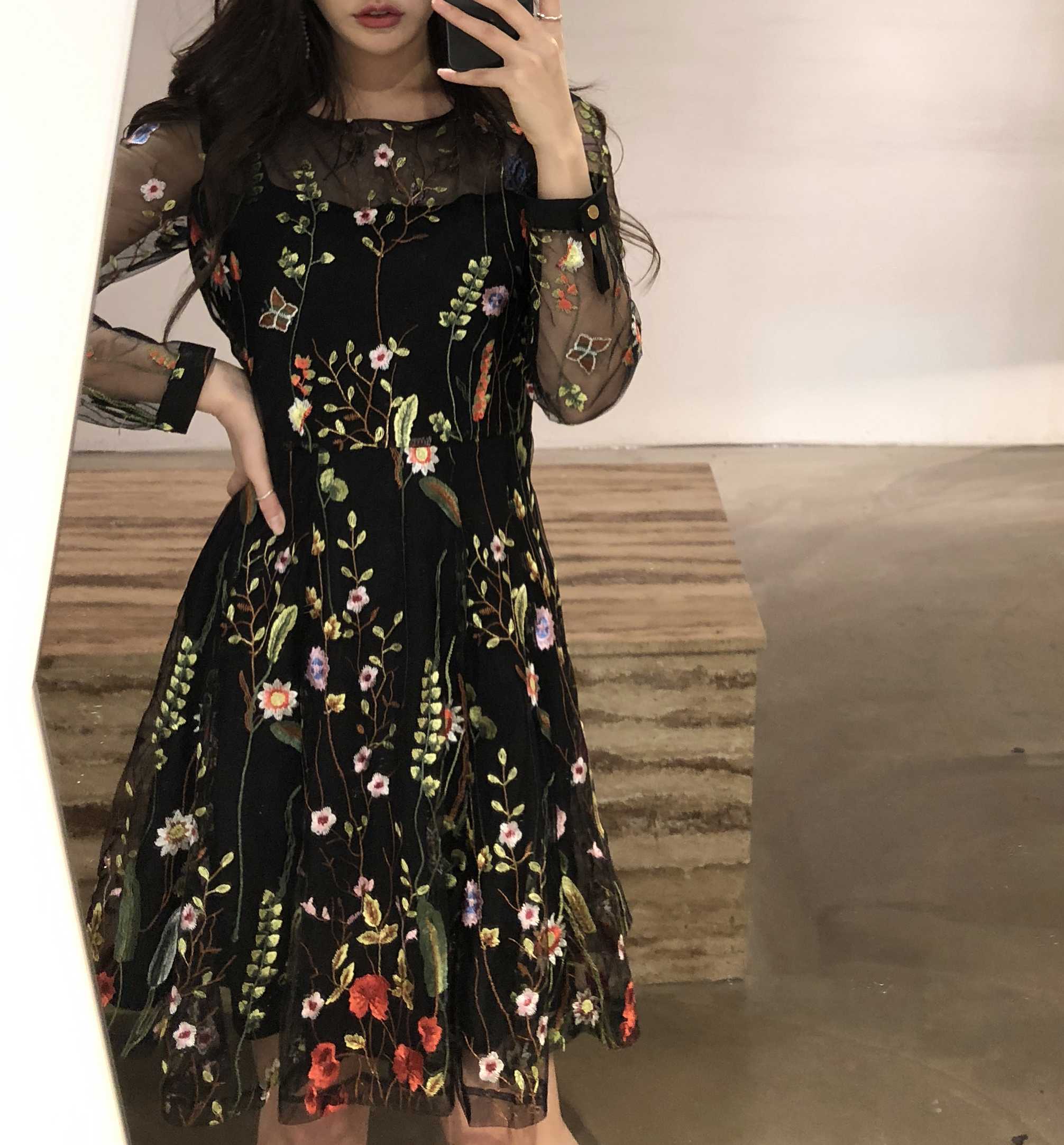 Yuju lace dress Dressed in a relaxed atmosphere Lo