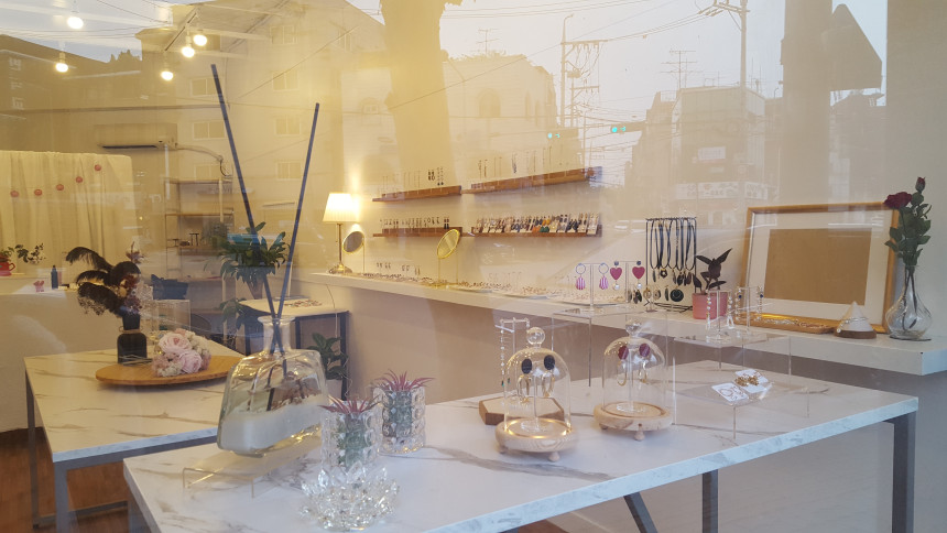 <b><p>celluloid Swaow Drop Earrings Lo Goddess</p></b><b><p>セルロイド スワロー ドロップイヤリング ロが 女神コーディネート ブブ ユニークなデザイン</p></b><br /><br /><p align='center'>