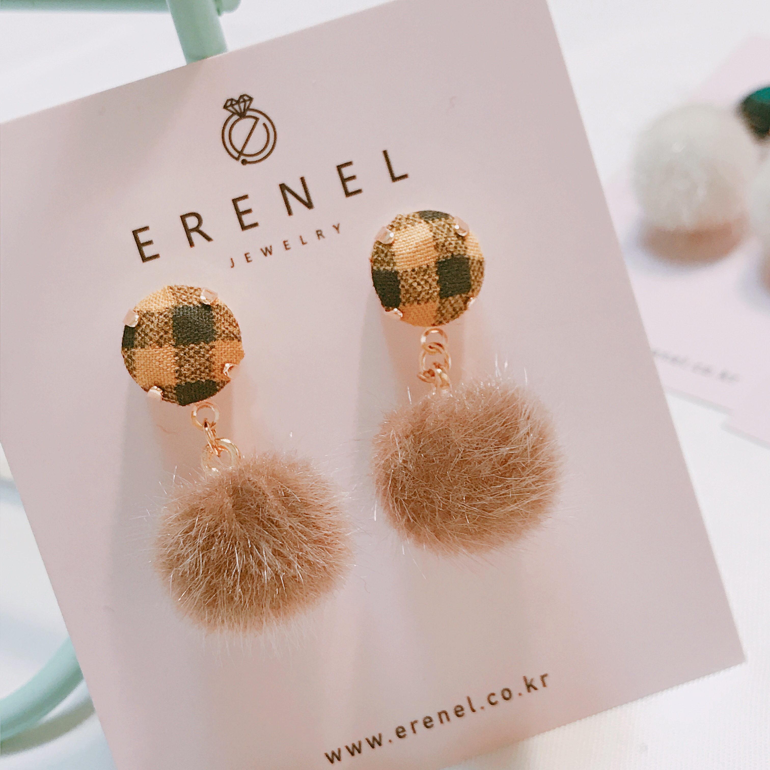 Check button foam form winter earrings 3color drop
