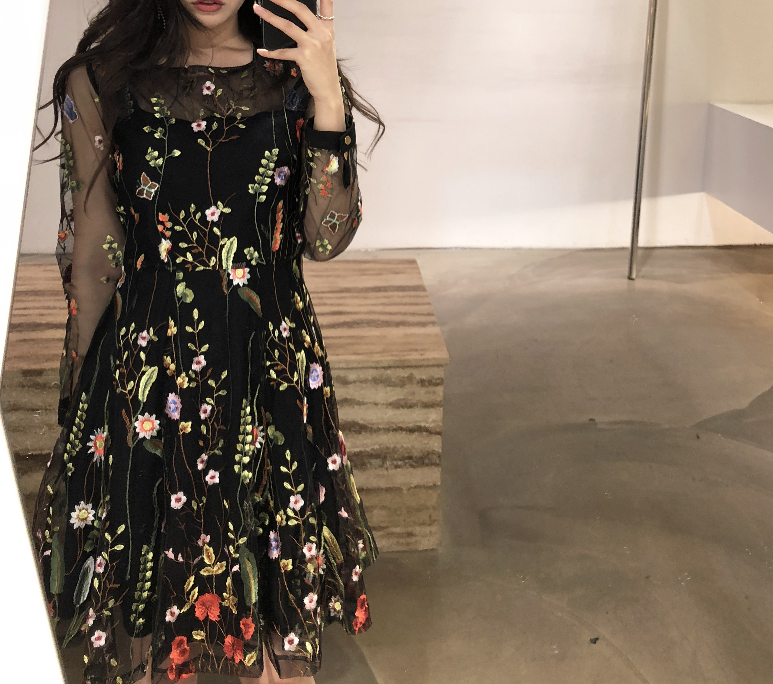 Yuju lace dress Dressed in a relaxed atmosphere Lo