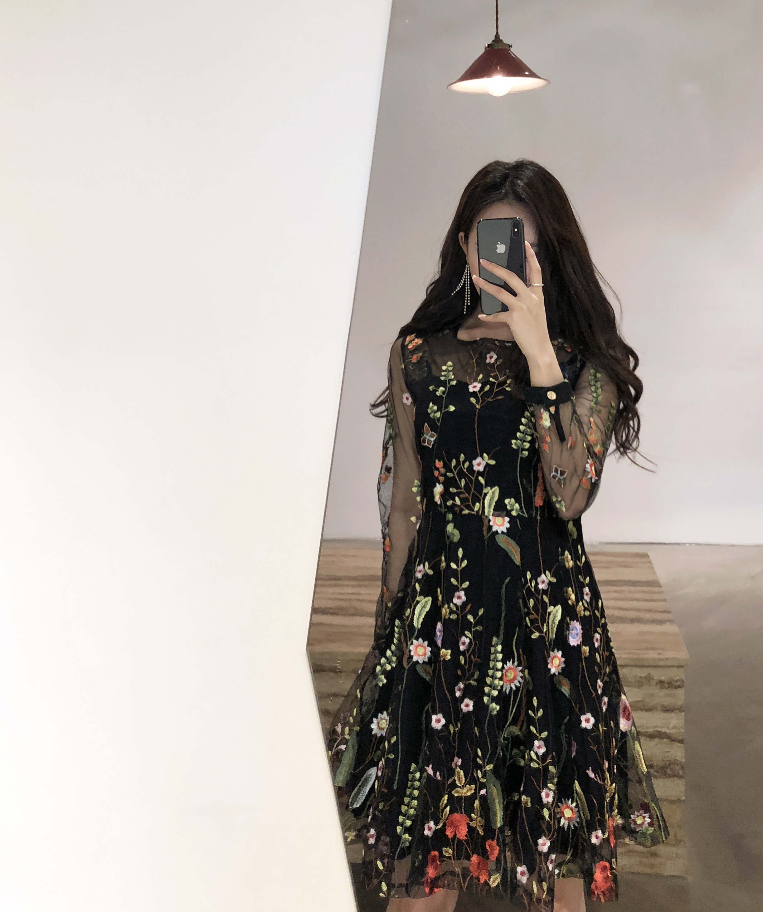 Yuju lace dress Dressed in a relaxed atmosphere Lo