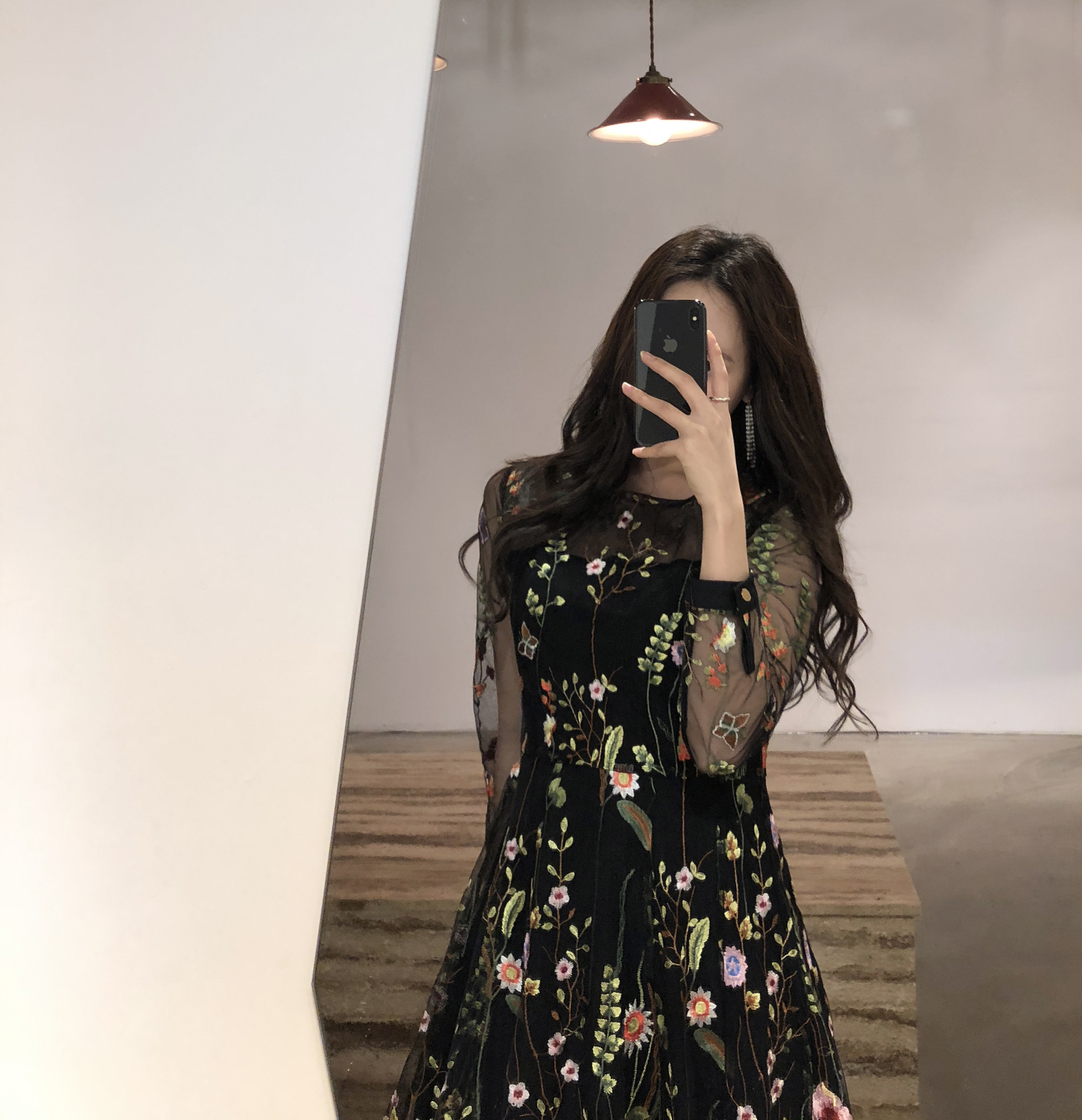 Yuju lace dress Dressed in a relaxed atmosphere Lo