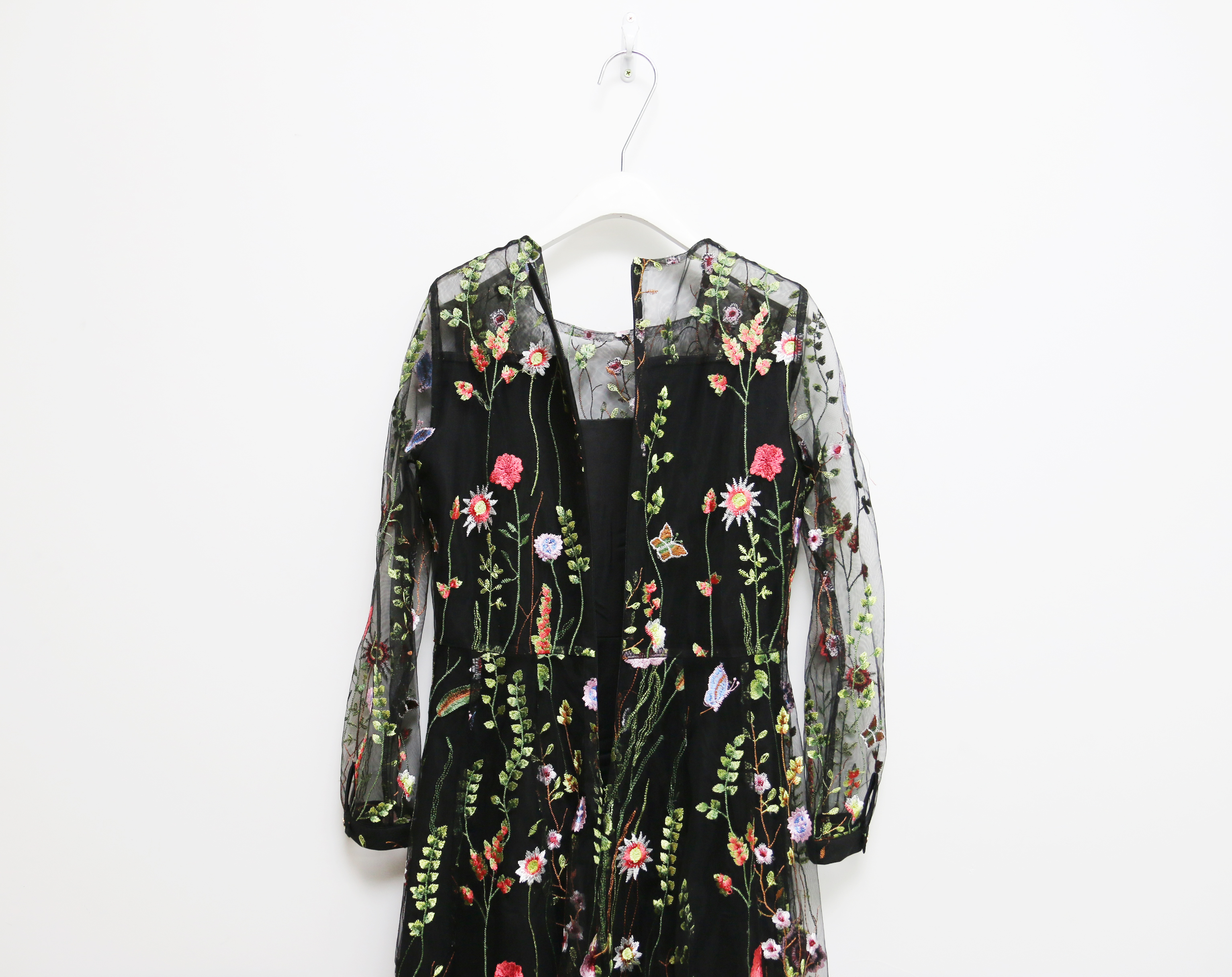 Yuju lace dress Dressed in a relaxed atmosphere Lo