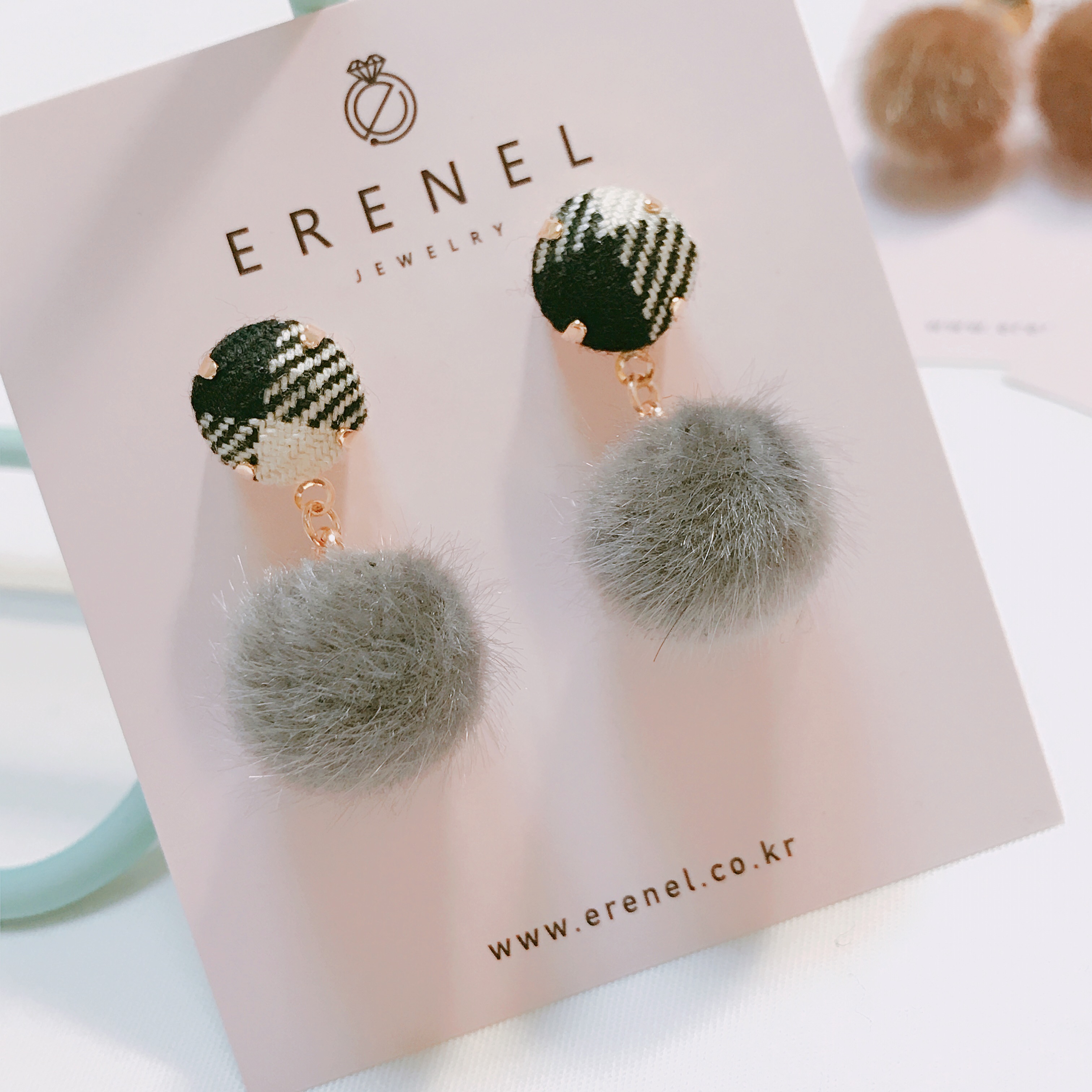 Check button foam form winter earrings 3color drop