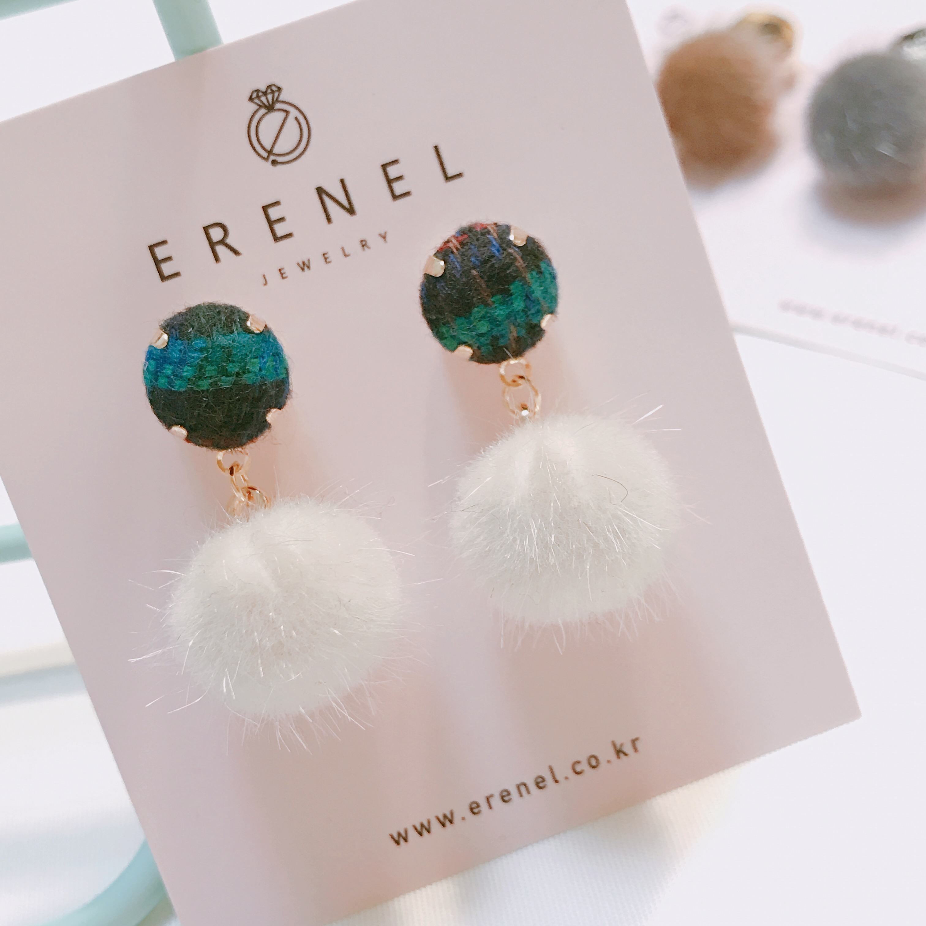 Check button foam form winter earrings 3color drop
