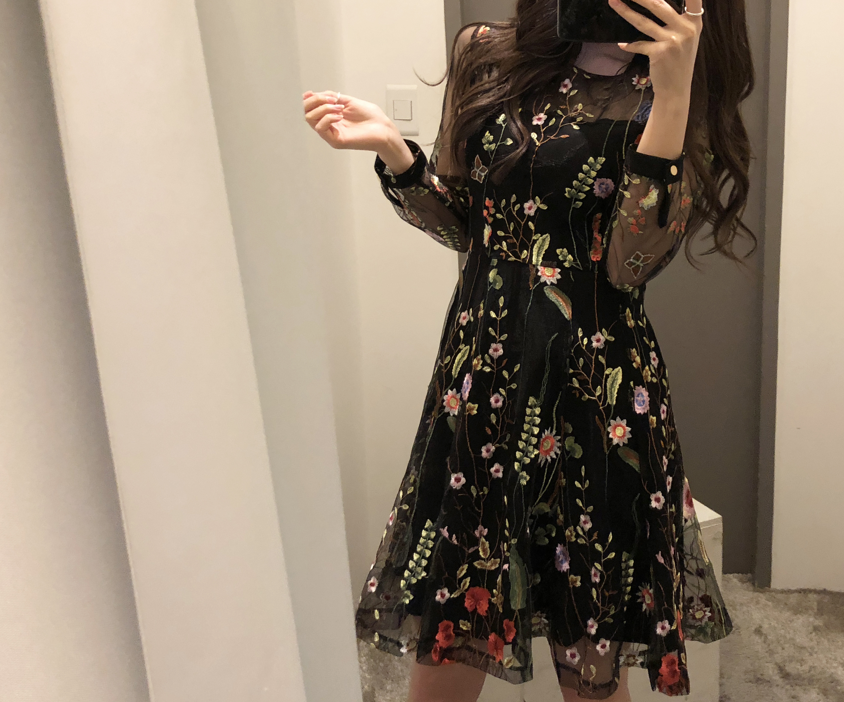 Yuju lace dress Dressed in a relaxed atmosphere Lo