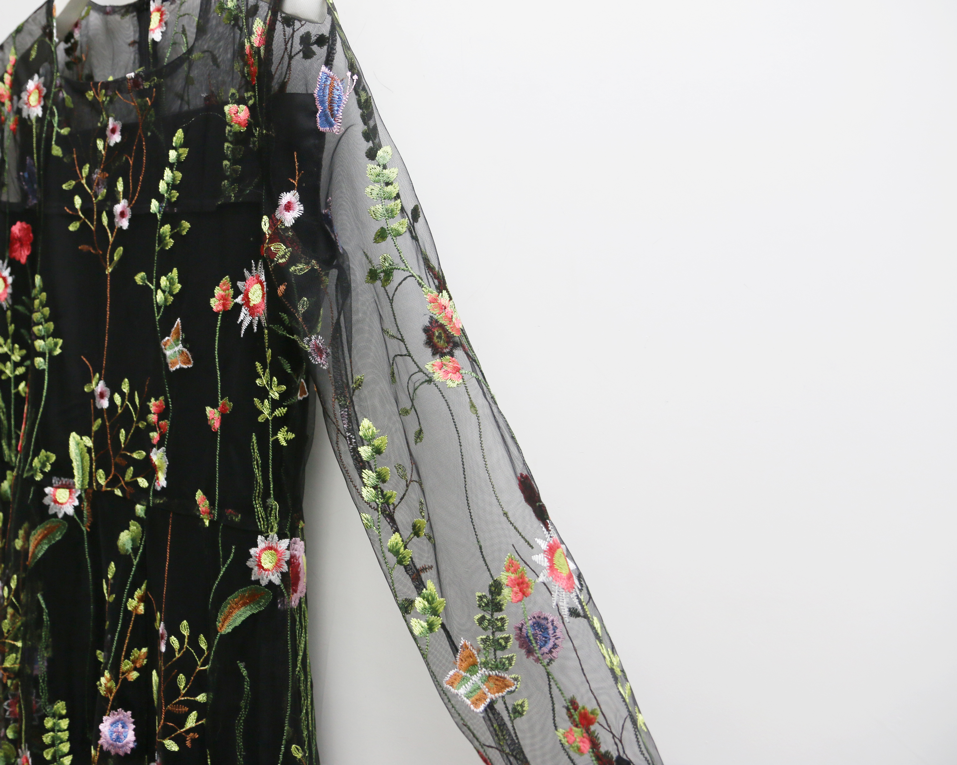 Yuju lace dress Dressed in a relaxed atmosphere Lo