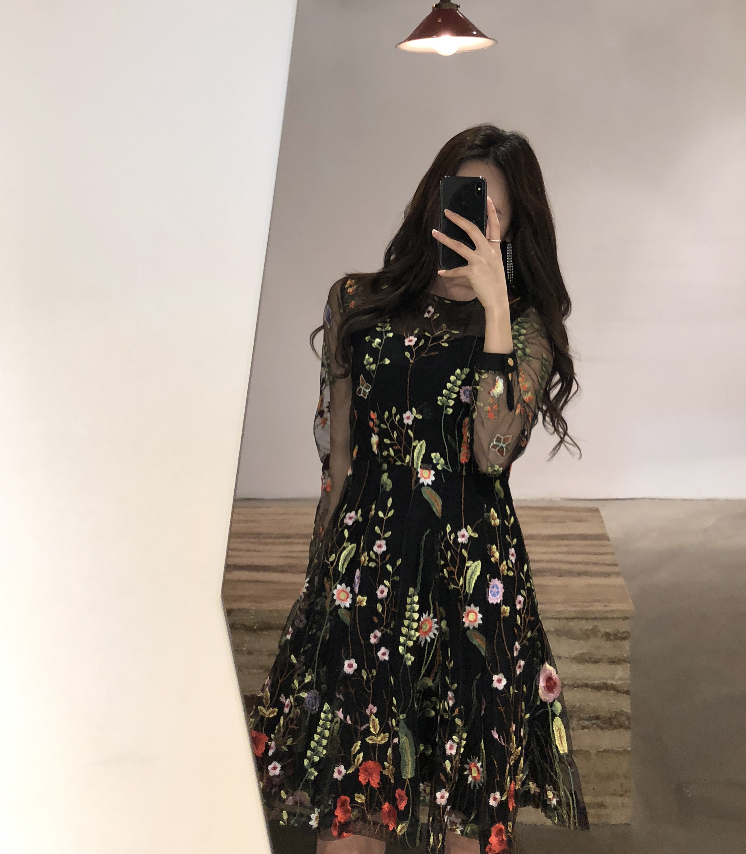 Yuju lace dress Dressed in a relaxed atmosphere Lo