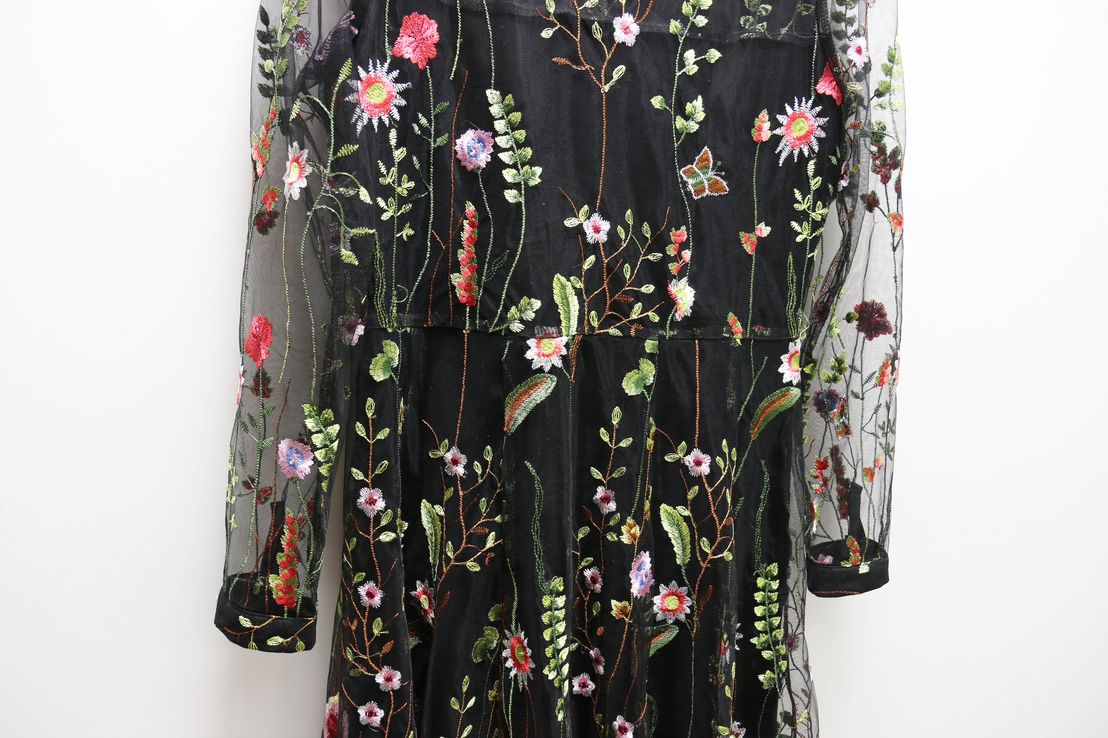 Yuju lace dress Dressed in a relaxed atmosphere Lo