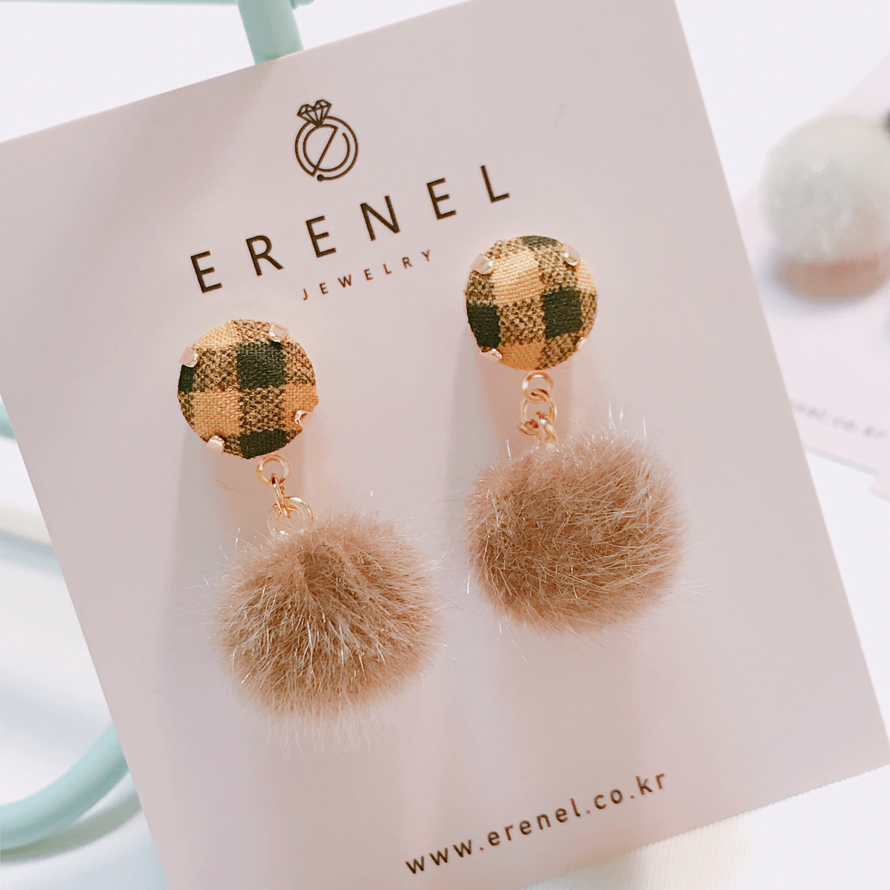 Check button foam form winter earrings 3color drop