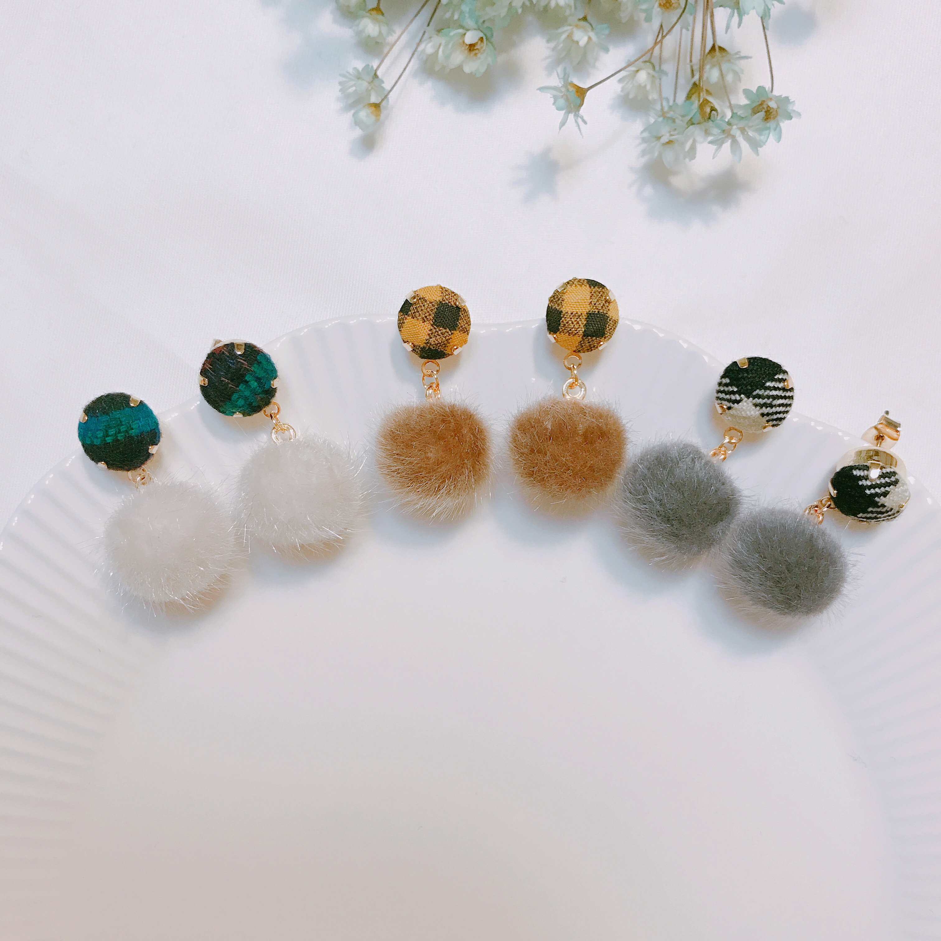 Check button foam form winter earrings 3color drop