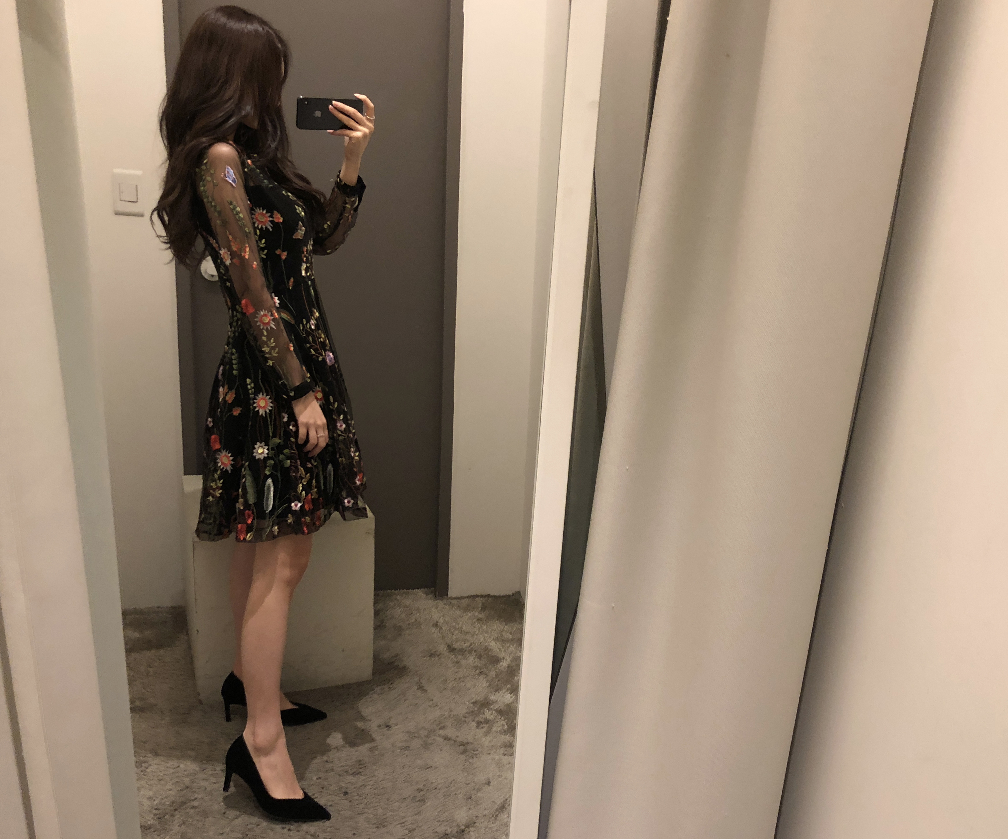 Yuju lace dress Dressed in a relaxed atmosphere Lo