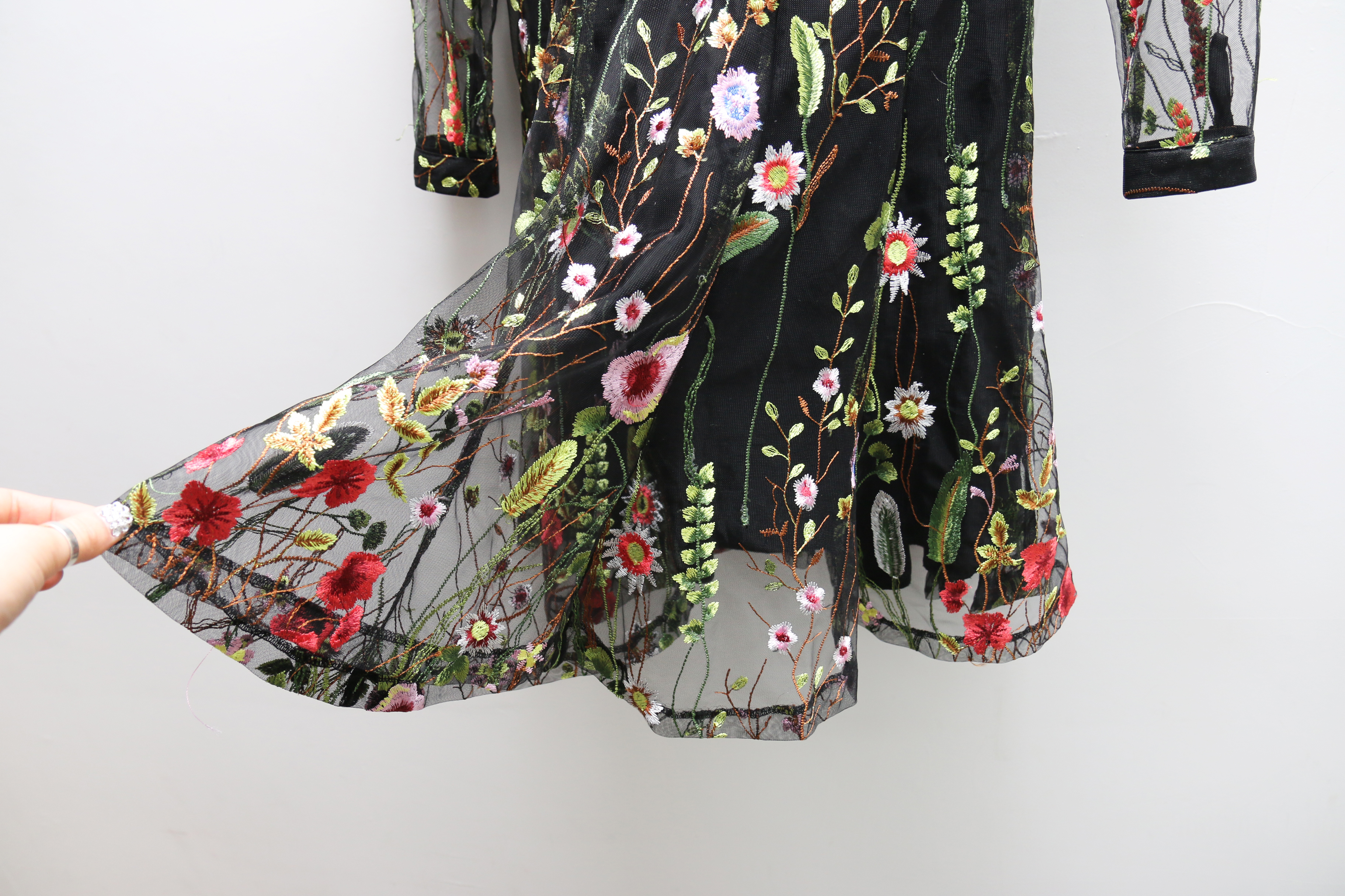 Yuju lace dress Dressed in a relaxed atmosphere Lo